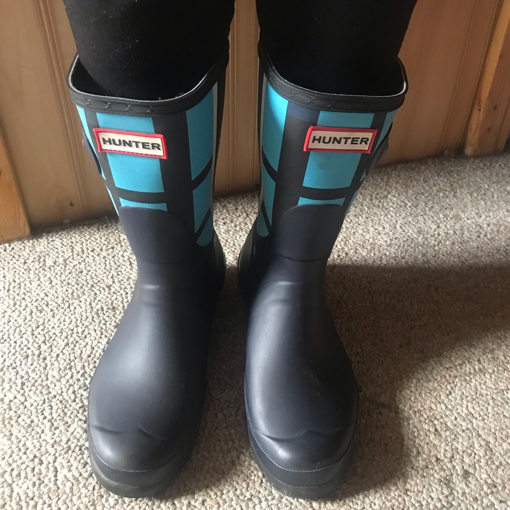 {hunter} blue mid-calf rain boots